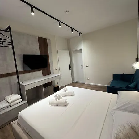 Alcazar Luxury 3* Vlorë