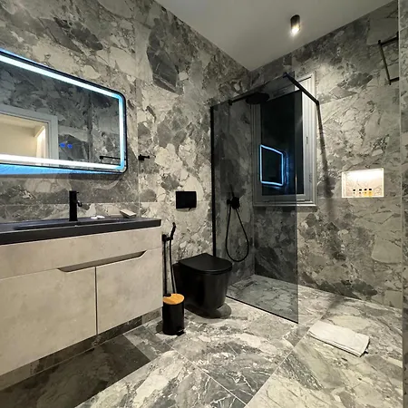 Alcazar Luxury Vlorë