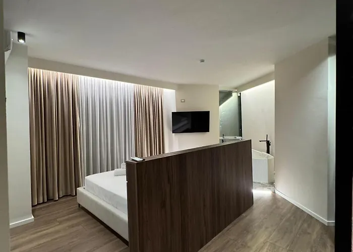 Alcazar Luxury 3* فلورا